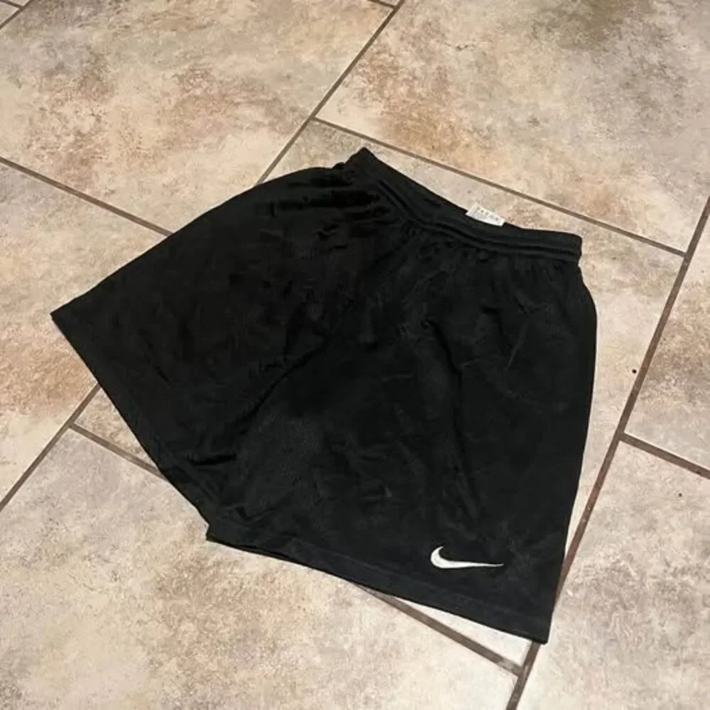 Y2K-era Nike running track shorts size youth  m (12)